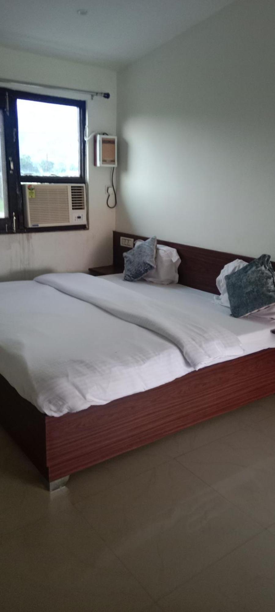 Corbett Bhavesh Home Stay Jhirna Bilik gambar