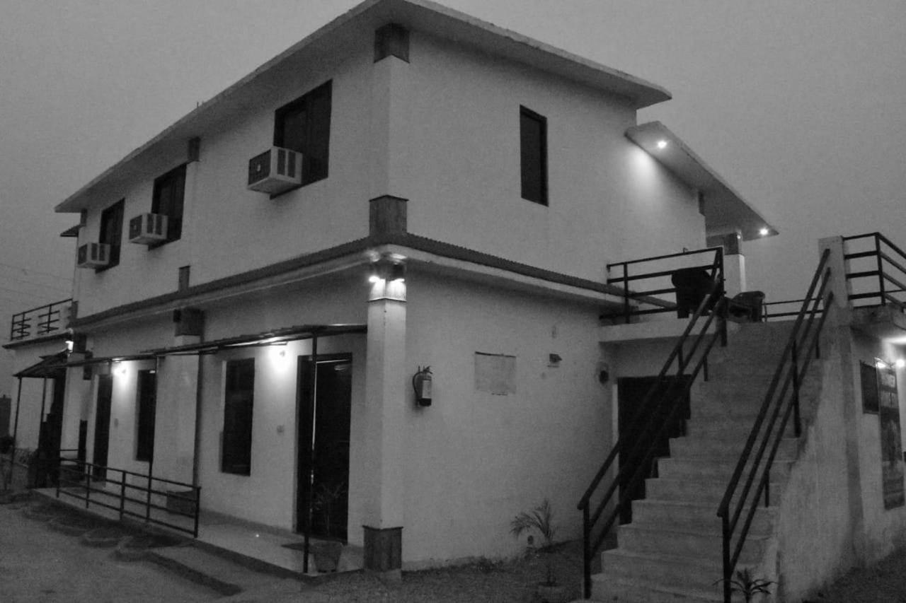 Corbett Bhavesh Home Stay Jhirna Bilik gambar