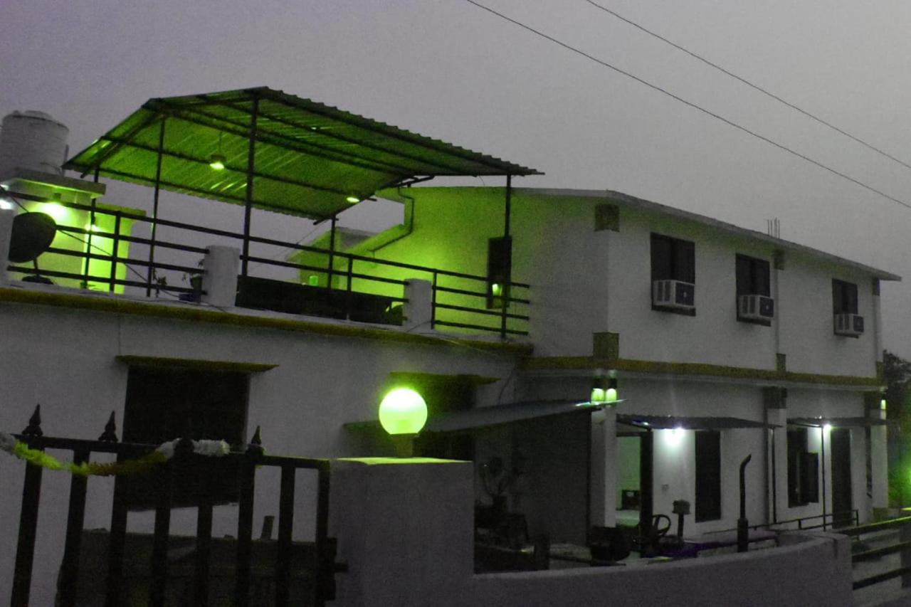 Corbett Bhavesh Home Stay Jhirna Bilik gambar